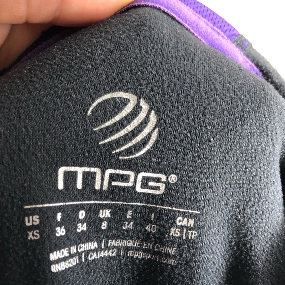 Athletic pullover - Picture 3 of 3